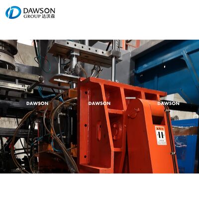 La domanda di manodopera da 1 a 2 operatori di plastica da 30 litri Jerry può fare macchina di stampaggio a soffiatura automatica macchina di produzione