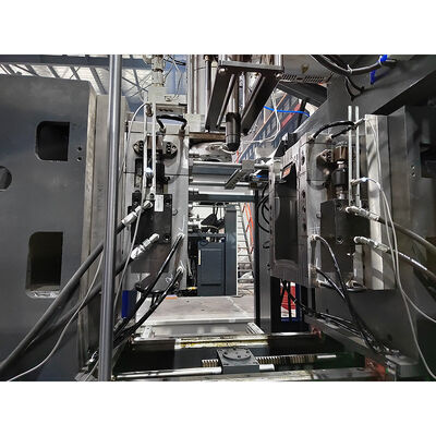 Macchina per soffiaggio estrusione con produzione di 130 kg all'ora per taniche impilabili da 10L 20L 25L 30L, bottiglie per olio lubrificante e olio di palma