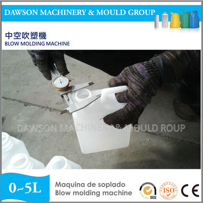 HDPE 2L 5L barile di petrolio auto deflashing Jerry può bottiglia d'acqua di produzione di estrusione blast molfiggio macchina